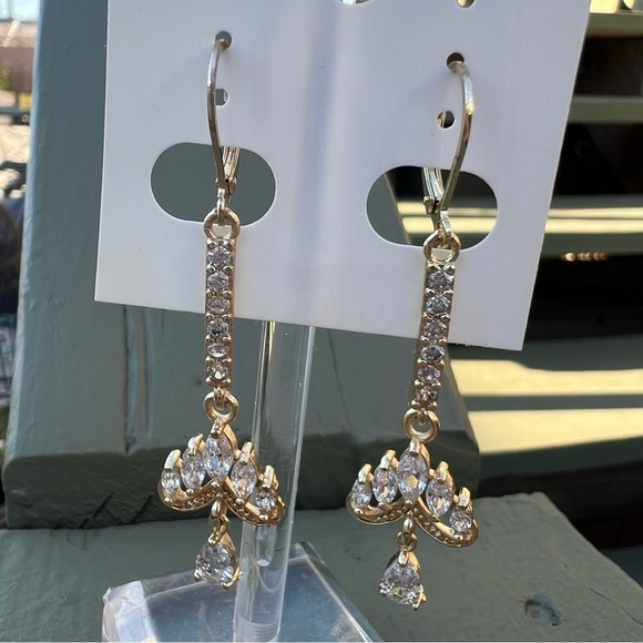 Chandelier Gold Plated Fashion Jewelry Earrings - Picture 7 of 8